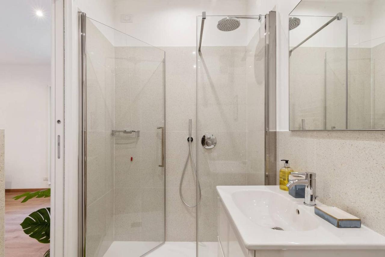 Amazing With Botanic Touch In The Center Apartment